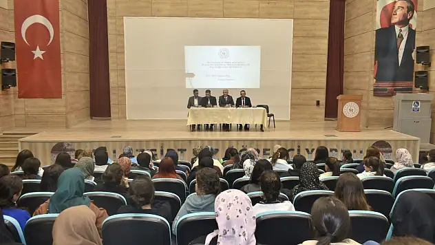 Muş Malazgirt Yurdu'nda Uyum Programı Kapsamında İletişim Toplantısı Gerçekleştirildi