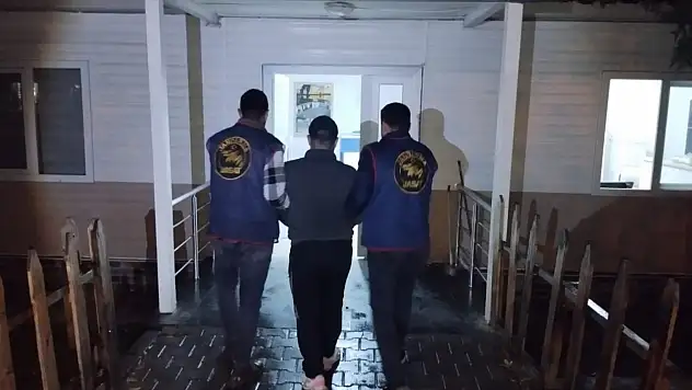 Muş'ta 17 yıl hapis cezası ile aranan M.G. metruk binada yakalandı