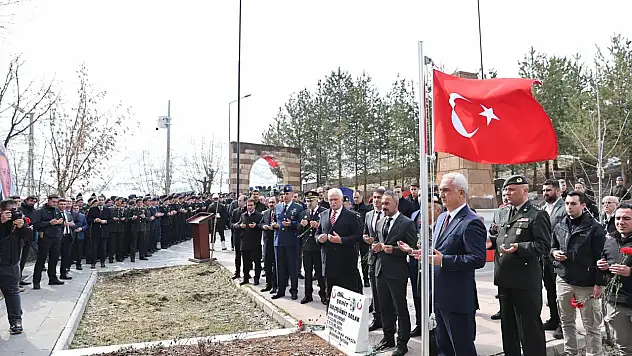 Muş'ta 18 Mart Çanakkale Zaferi ve Şehitler dualarla anıldı