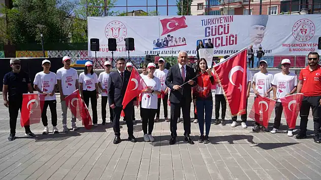 Muş'ta 19 Mayıs Bayramı coşkuyla kutlandı, gençlik ve spor etkinlikleriyle zenginleşti