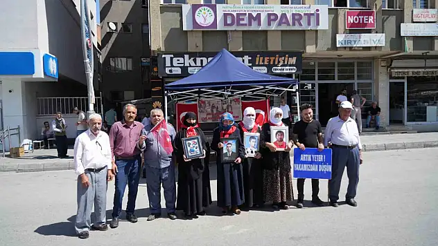 Muş'ta aileler, kaçırılan çocukları için barış talep ederek eylem yaptı!