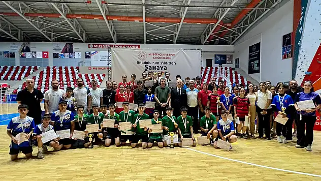Muş'ta ANALİG Badminton Heyecanı Sona Erdi