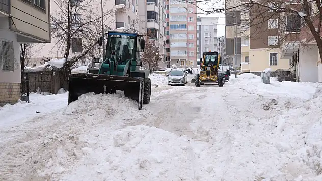 Muş'ta Ara Sokaklarda Kar Temizleme Çalışmaları Sürüyor