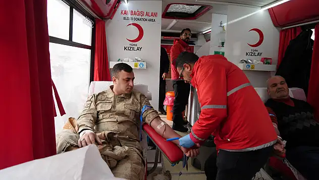 Muş'ta 'Birbirimize Candan Bağlıyız' kan bağışı kampanyasına yoğun ilgi
