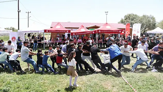 Muş'ta Büyük Aile Festivalinde Renkli ve Neşeli Anlar Yaşandı