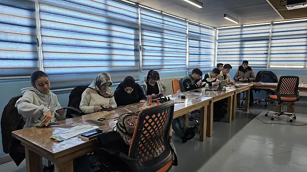 Muş'ta Deneyap Yıldızları Malzeme Bilimi ve Nanoteknoloji Deneyleriyle Buluştu