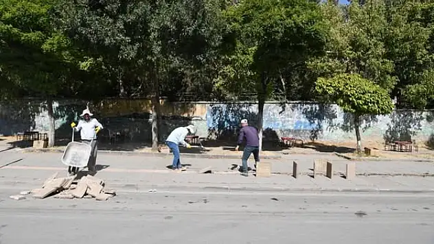 Muş'ta Engelli Yürüme Yollarında Yenileme Çalışmaları Başladı