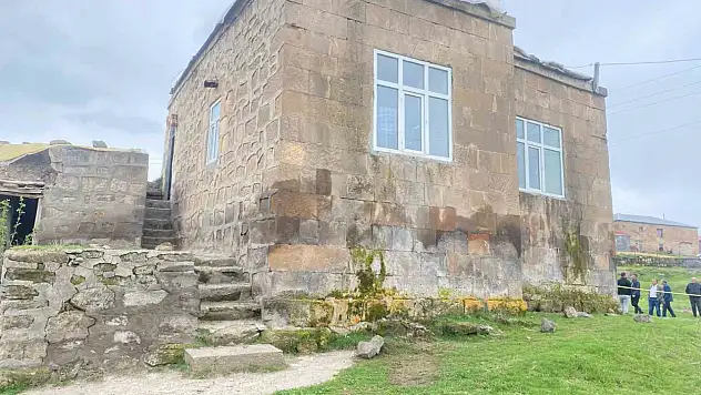 Muş'ta evin tavanı çökerek bir kişinin ölümüne yol açtı