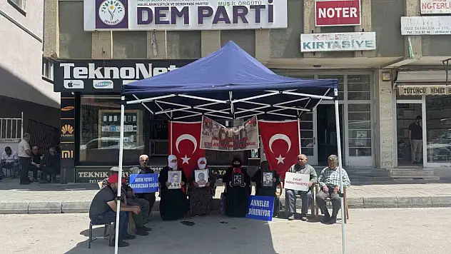 Muş'ta Evlat Nöbetindeki Aileler, Terörün Sona Ermesini Umutla Bekliyor