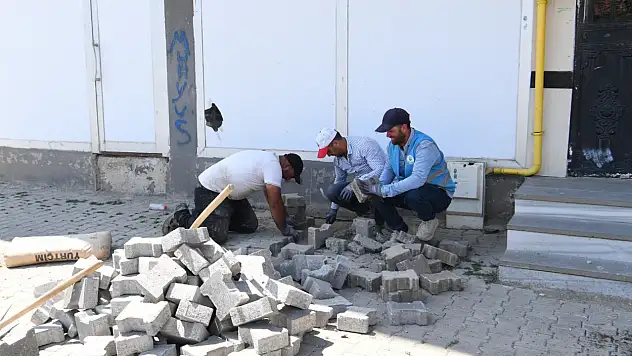 Muş'ta Güvenli Yaya Yolları için Kaldırım Onarım Çalışmaları Başladı
