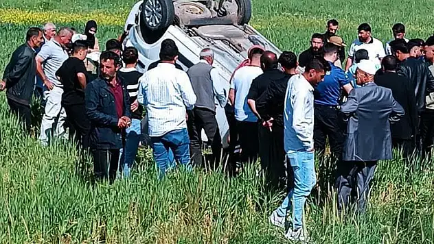 Muş'ta Hafif Ticari Aracın Takla Atması Sonucu 3 Kişi Yaralandı