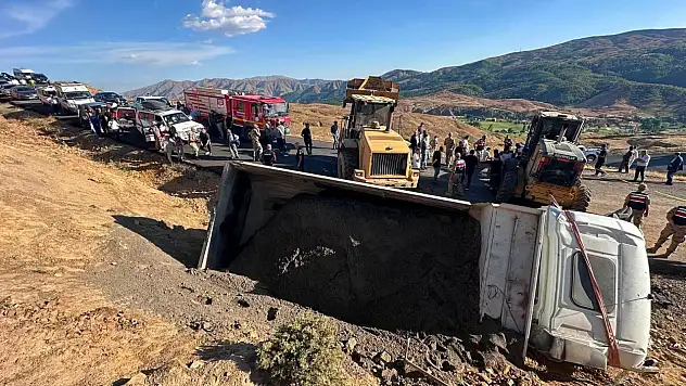 Muş'ta İl Özel İdaresi kamyonu devrildi: 1 kişi hayatını kaybetti