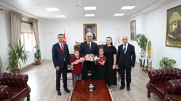 Muş'ta İlköğretim Haftası Etkinlikleri Kapsamında Vali Avni Çakır'a Ziyaret