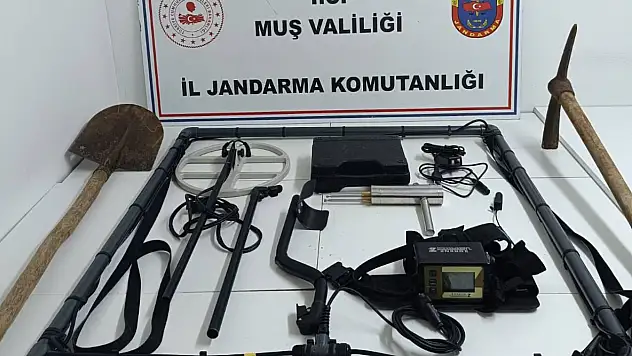 Muş'ta kaçak kazı yapan 4 kişi suçüstü yakalandı, ekipler operasyon düzenledi