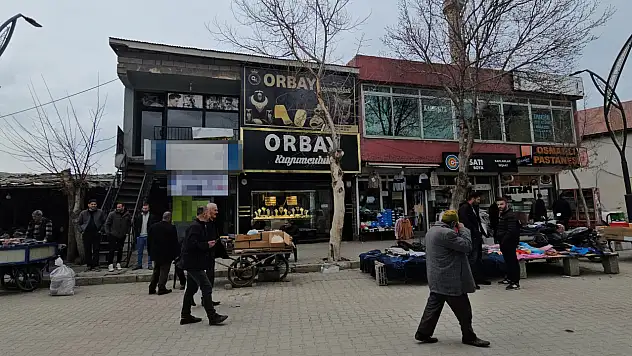 Muş'ta kaçan inek çarşıda panik yarattı