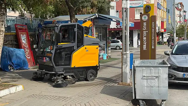 Muş'ta Kaldırımlar Yeni Araçlarla Temizleniyor