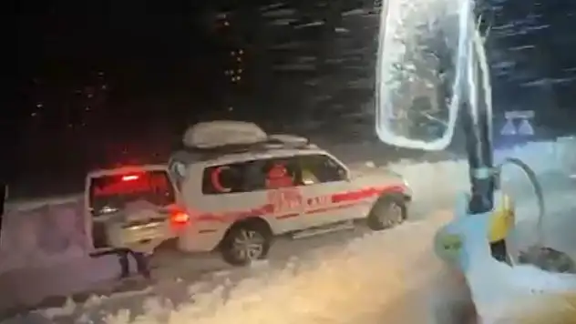 Muş'ta mahsur kalan ekipler yoğun çabayla kurtarıldı