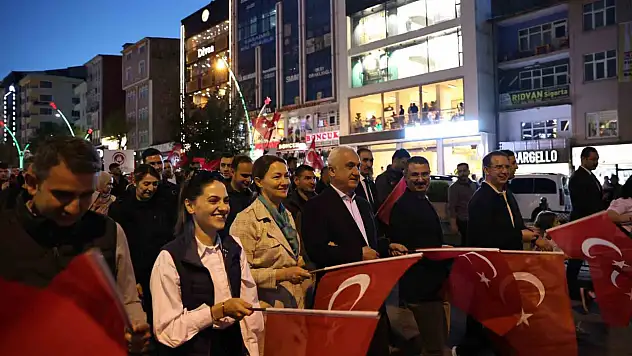 Muş'ta Meşaleli Gençlik Yürüyüşü: Aile Yılı ve Sağlıklı Yaşam Vurgusu