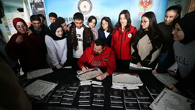 Muş'ta polis ekiplerinden okullarda bilinçlendirme hamlesi
