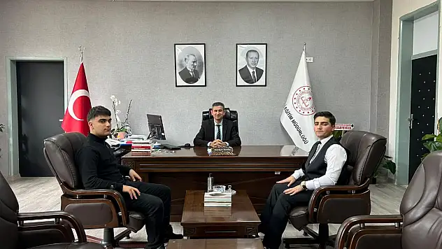 Muş'ta SİHA ve Kamikaze İHA Projelerine Büyük Destek: İl Müdürü Altay Öğrencilerle Bir Araya Geldi