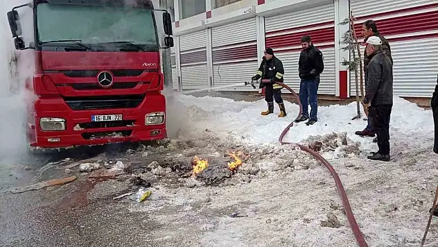 Muş'ta tır yangını ucuz atlatıldı