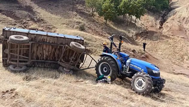 Muş'ta traktör faciası! Sürücü aracın altında sıkıştı