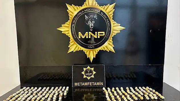 Muş'ta uyuşturucuyu midelerinde taşıdılar