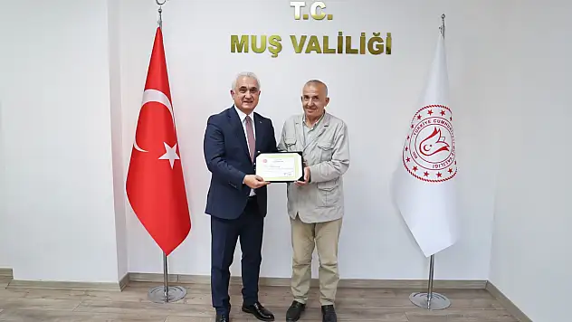 Muş'ta Vali, Emekli Şoför Ali Kılıç'ı Onurlandırdı Duygusal Veda Anıları Paylaşıldı