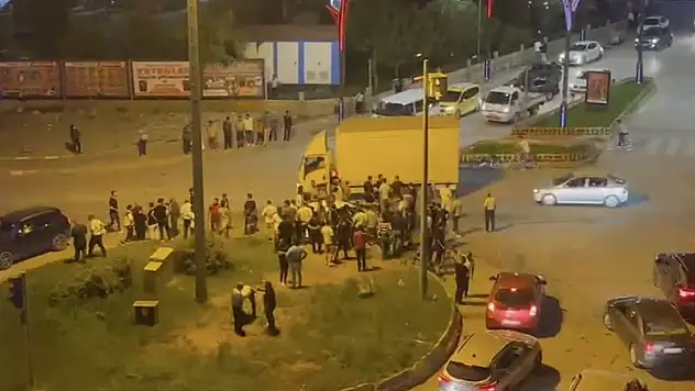 Muş'ta yangın söndürme aracı ile otomobil çarpıştı, 2 yaralı hastaneye kaldırıldı