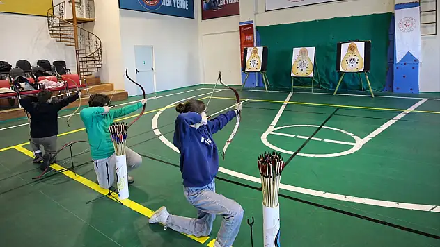 Muş'ta yarıyıl tatili gençlik merkezlerinde hem eğlenceli hem verimli geçiyor