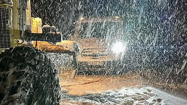 Muş'ta Yoğun Kar Yağışı Nedeniyle Köy Yolları Ulaşıma Kapandı