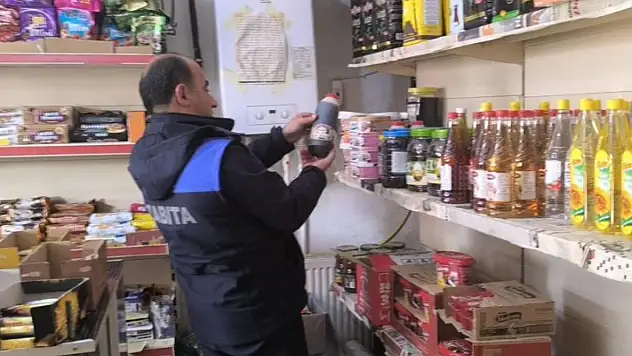 Muş'ta Zabıta Ekiplerinden Market ve Bakkallara Sıkı Denetim