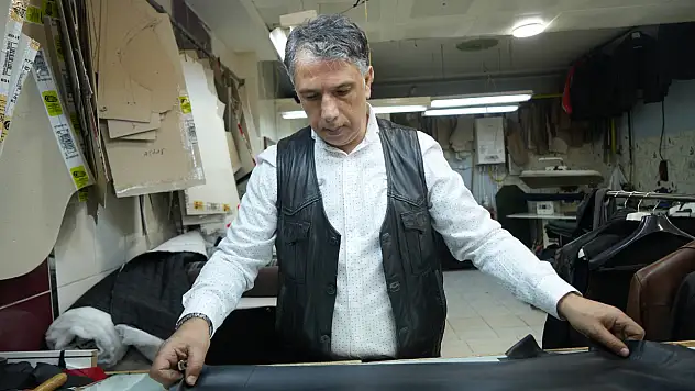 Muş'un usta terzisi, yıpranmış deri montlara yeniden hayat veriyor