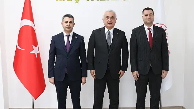 Muş Valisi Avni Çakır'dan İl Tarım ve Orman Müdürü Necattin Gönç'e Başarı Belgesi