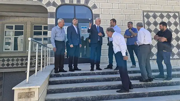 Muş Valisi Avni Çakır, İmami Şafii Camii'ndeki Çevre Düzenleme Çalışmalarını İnceledi