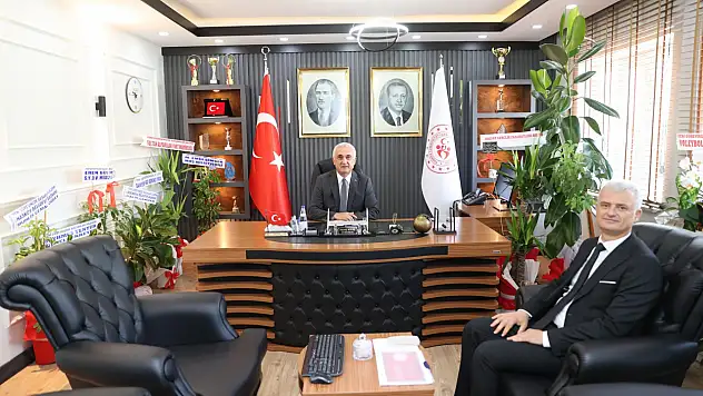 Muş Valisi, Gençlik ve Spor Müdürü Kılıç'a hayırlı olsun ziyaretinde bulundu