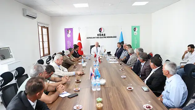 Muş Valisi muhtarlarla buluşarak yerel sorunları dinledi ve çözüm önerilerini tartıştı