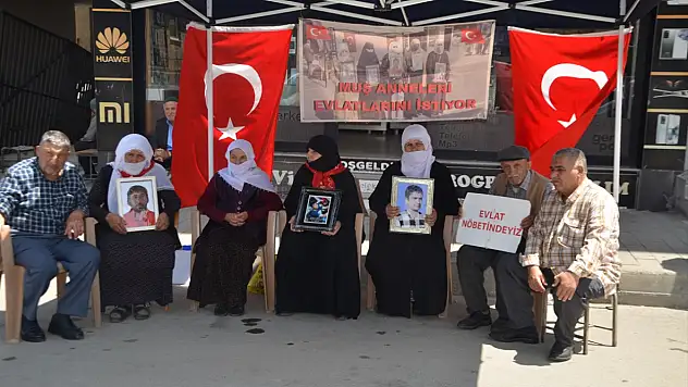 Muşlu ailelerin evlat nöbeti sürüyor