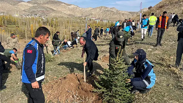 Narman'da 11 Kasım Milli Ağaçlandırma Günü Etkinliği Düzenlendi