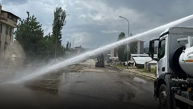 Narman'da Temizlik Çalışmaları Aralıksız Sürüyor