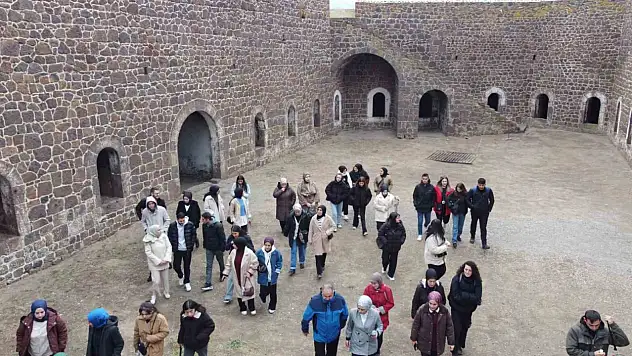 Öğrenciler Aziziye Tabyaları'nda tarihi ders aldı, savaşın izlerini yerinde inceledi