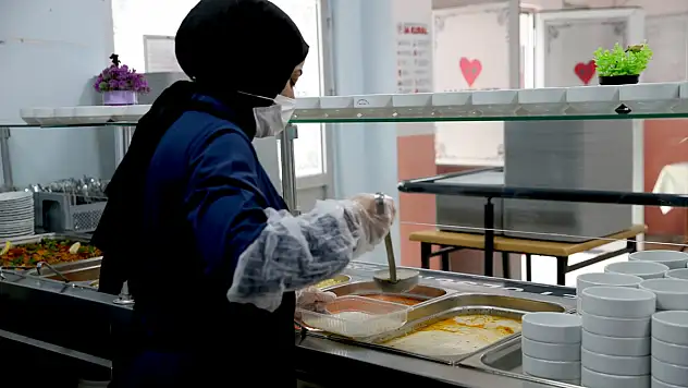 Öğrencilerden yürek ısıtan dayanışma: 'Komşum Projesi'