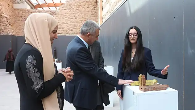 Öğrencilerin Eserleri Tarihi İshak Paşa Sarayı'nda Sanatseverlerle Buluştu