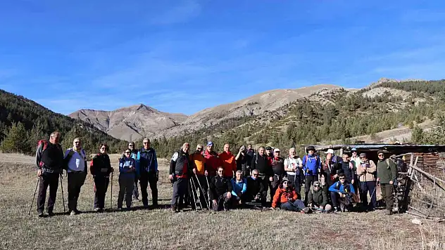 Öğretmenler Günü'nde Doğa Yürüyüşü ile Saygı Duyuldu