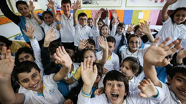 Okullarda Sınıf Kapıları Kilitleniyor! (i̇lk Ara Tatil Tarihi Netleşti)