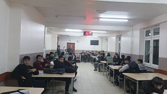 Oltu Anadolu Lisesi Yurdu'nda Değerler Eğitimi Semineri Düzenlendi