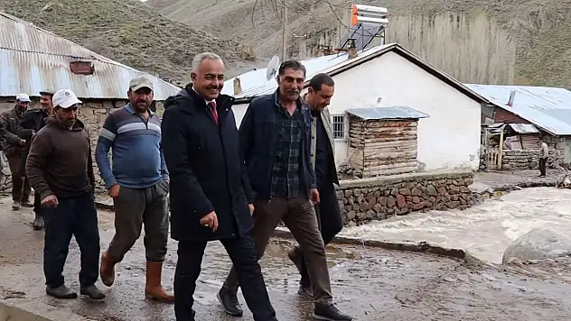 Oltu Belediye Başkanı Adem Çelebi, Çatak Mahallesinde Sel Sonrası Ziyaret Gerçekleştirdi