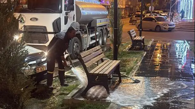 Oltu Belediyesi, Temizlik ve Sulama Çalışmalarıyla Şehirde Yaşam Konforunu Artırıyor