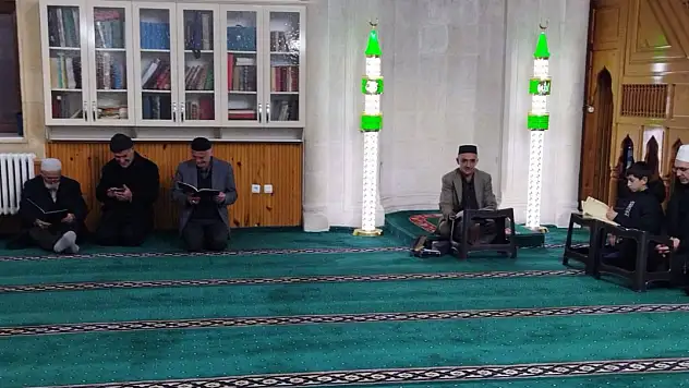 Oltu'da 1001 Hatim Okuması Programı Güllük Camii'nde Devam Ediyor