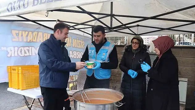 Oltu'da Kış Günlerinde Ücretsiz Çorba Dağıtımına Başlandı